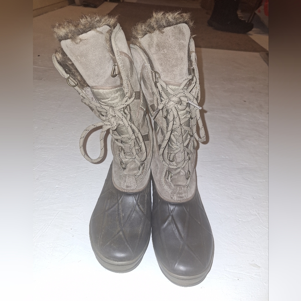 CLARKS Muckers Storm Beige Waterproof Suede Fur Lined Boots Size  10